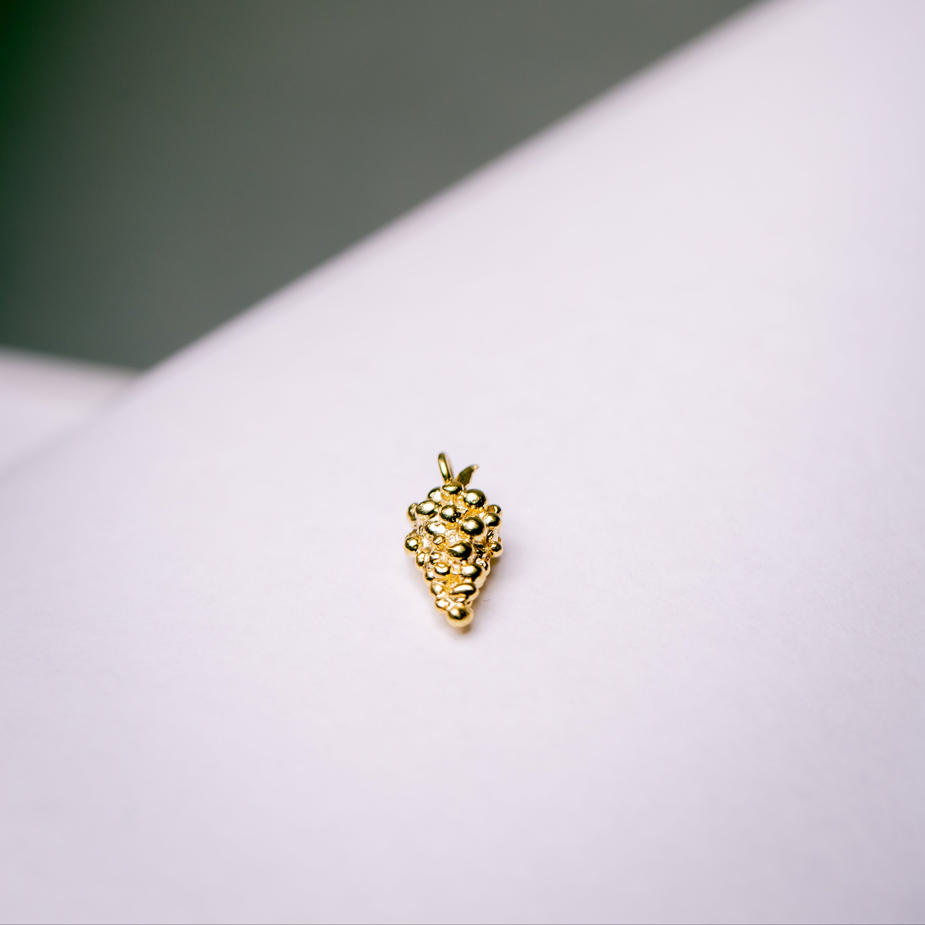 La Grappe - gouden bedel van druiven voor aan bedelarmband of aan ketting - Lara Boulangerie 