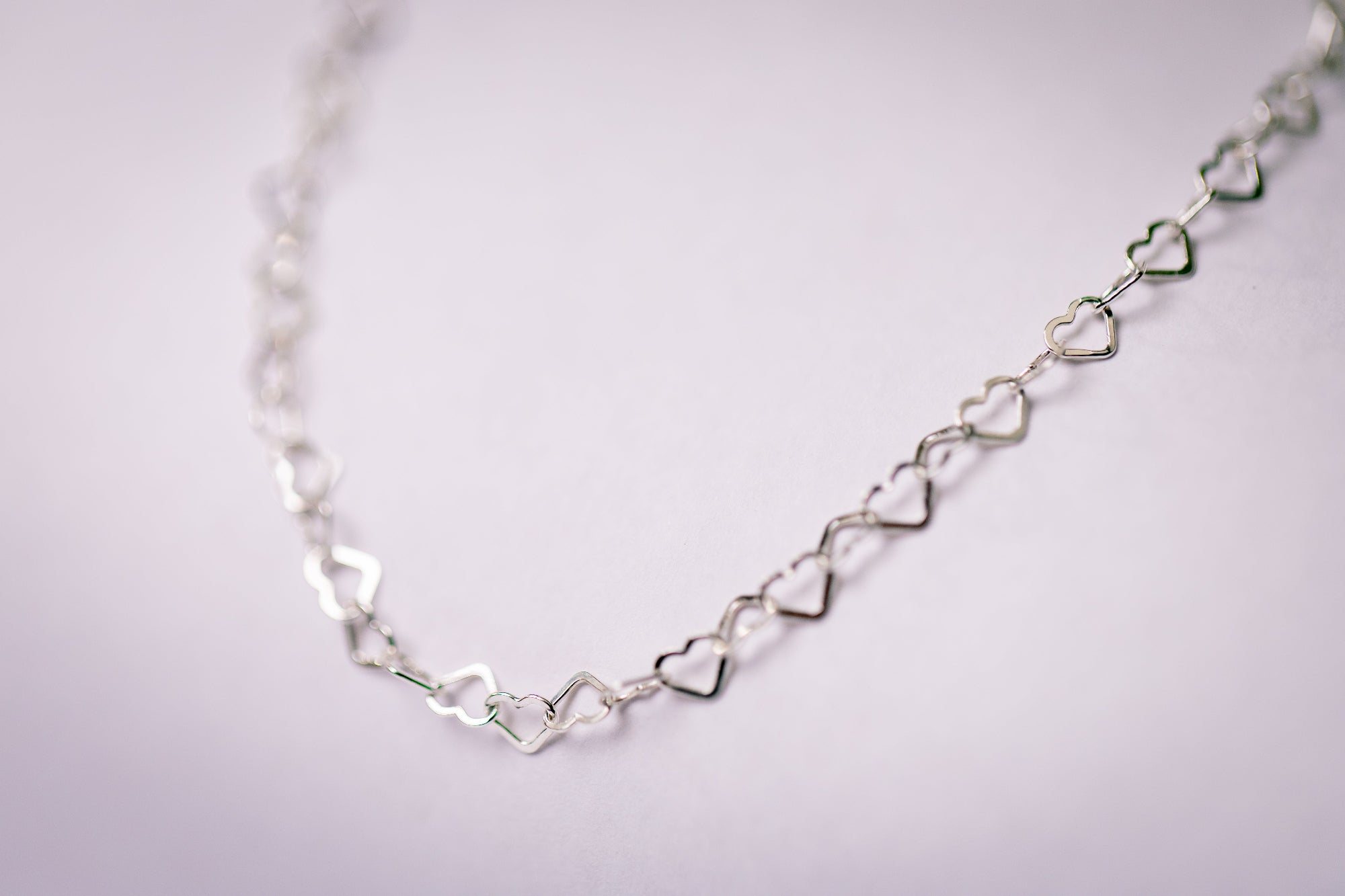 Sterling zilveren collier met hartjes schakels. Elegant en tijdloos - Lara Boulangerie 