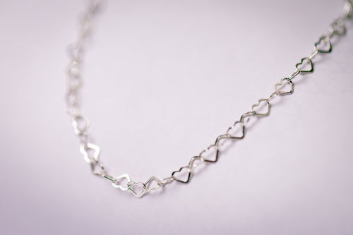 Sterling zilveren collier met hartjes schakels. Elegant en tijdloos - Lara Boulangerie 